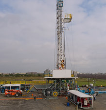 Land-based "walking" Oil Rig with motorized cable reels